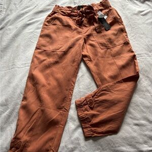 Banana Republic cargo pants with tie belt with side pockets. Dark orange.